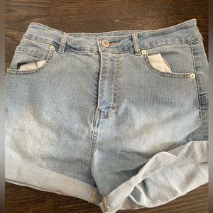 FASHIONNOVA jean shorts great condition